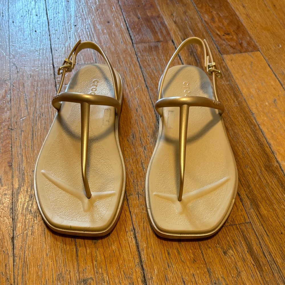 CROCS Miami Thong Flip Sandals